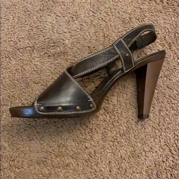 Stuart Weitzman grommet leather shoes - Picture 3 of 6